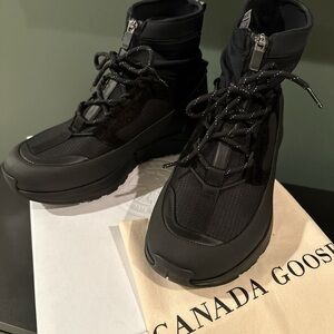Canada Goose Women’s/Men’s Sleek Black Boots